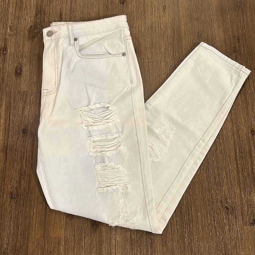 NEW FOREVER 21 Distressed Jeans in light blue